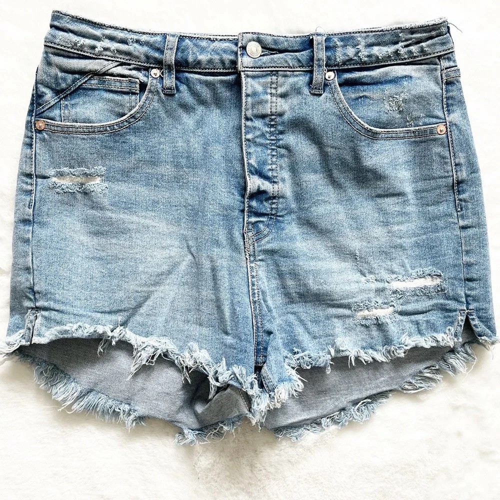WE THE FREE CURVY RAW HEM JEAN SHORTS SIZE 31 Festival Summer